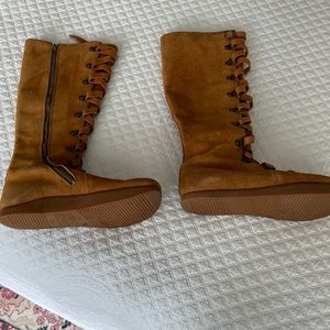 Knee high Earth Boots. The are the ORIGINAL Kalso Earth Boots. Negative heel